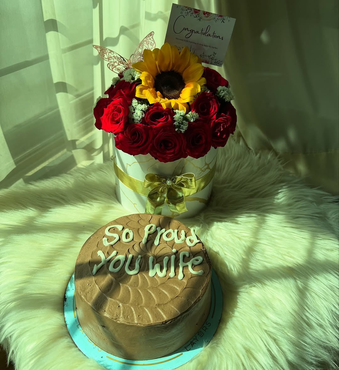 Fantasy combo  Cake with box bouquet